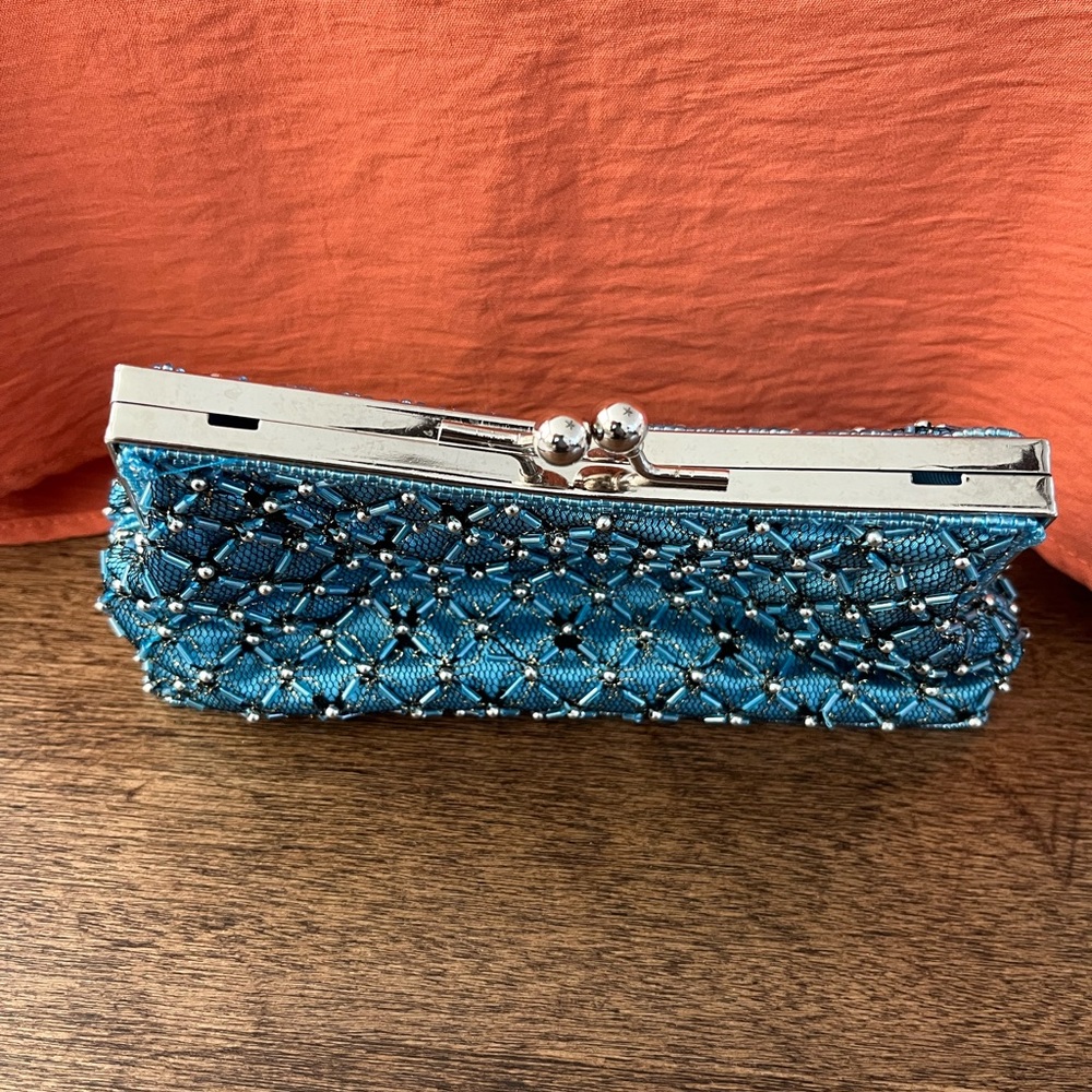 NEW MONI COUTURE BEADED CLUTCH PURSE - Picture 5 of 7